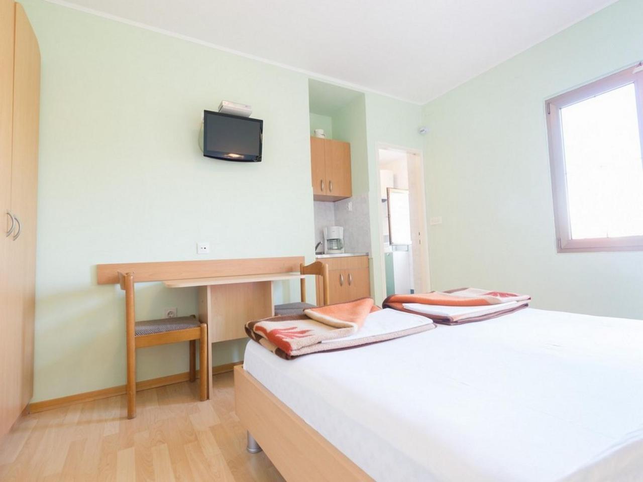 Apartment And Rooms Kristina Baška Buitenkant foto