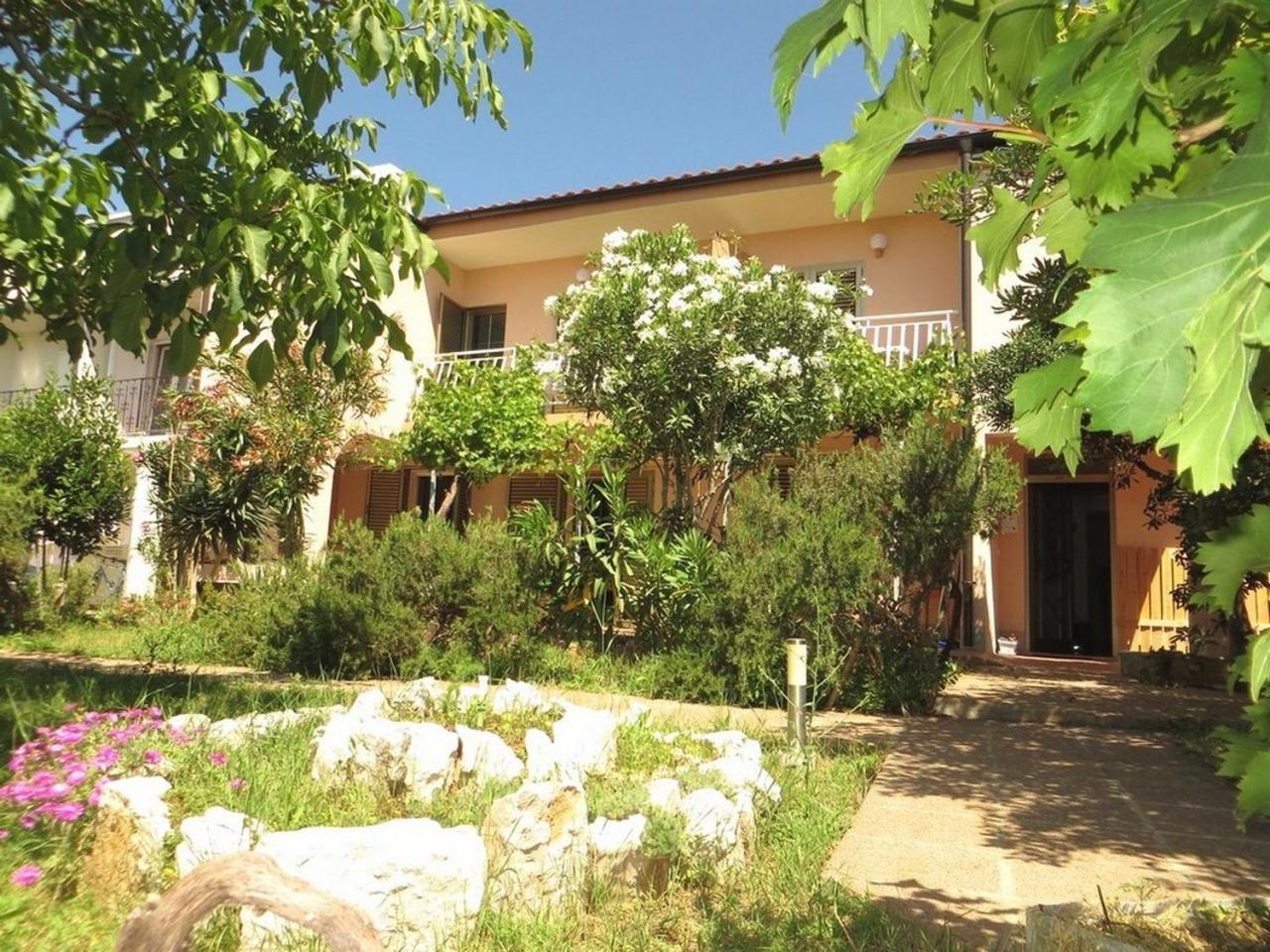 Apartment And Rooms Kristina Baška Buitenkant foto