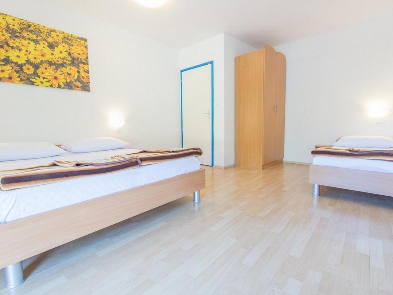 Apartment And Rooms Kristina Baška Buitenkant foto